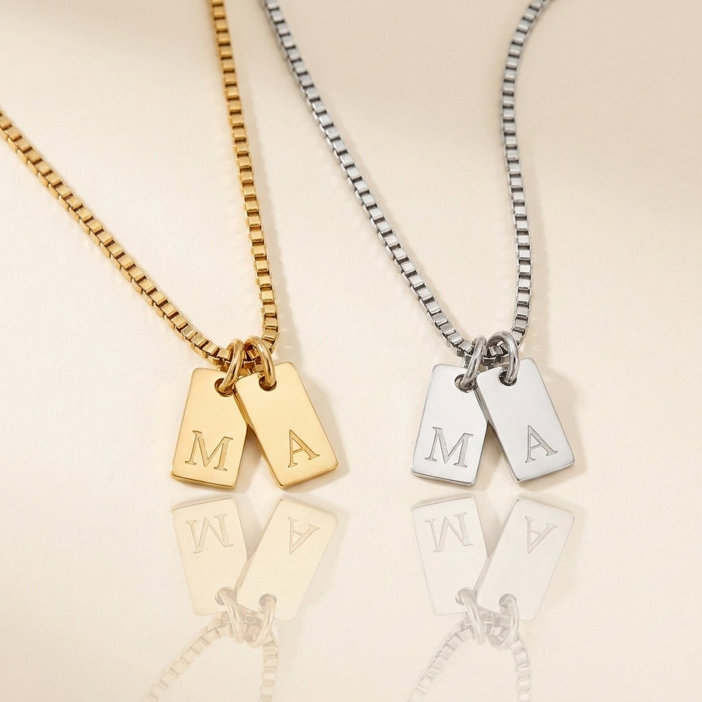 Collier Plaques Initiales en or et en argent, côte à côte